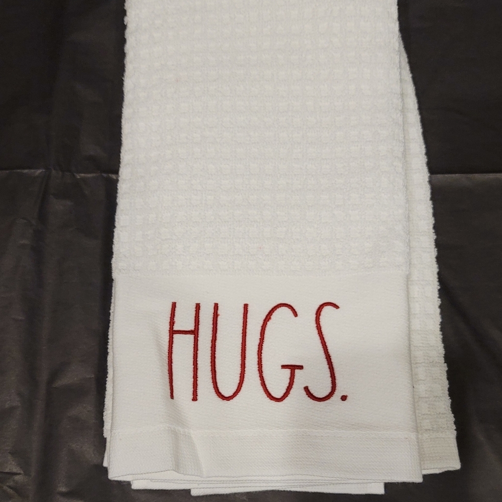 Rae Dunn HUGS KISSES towels